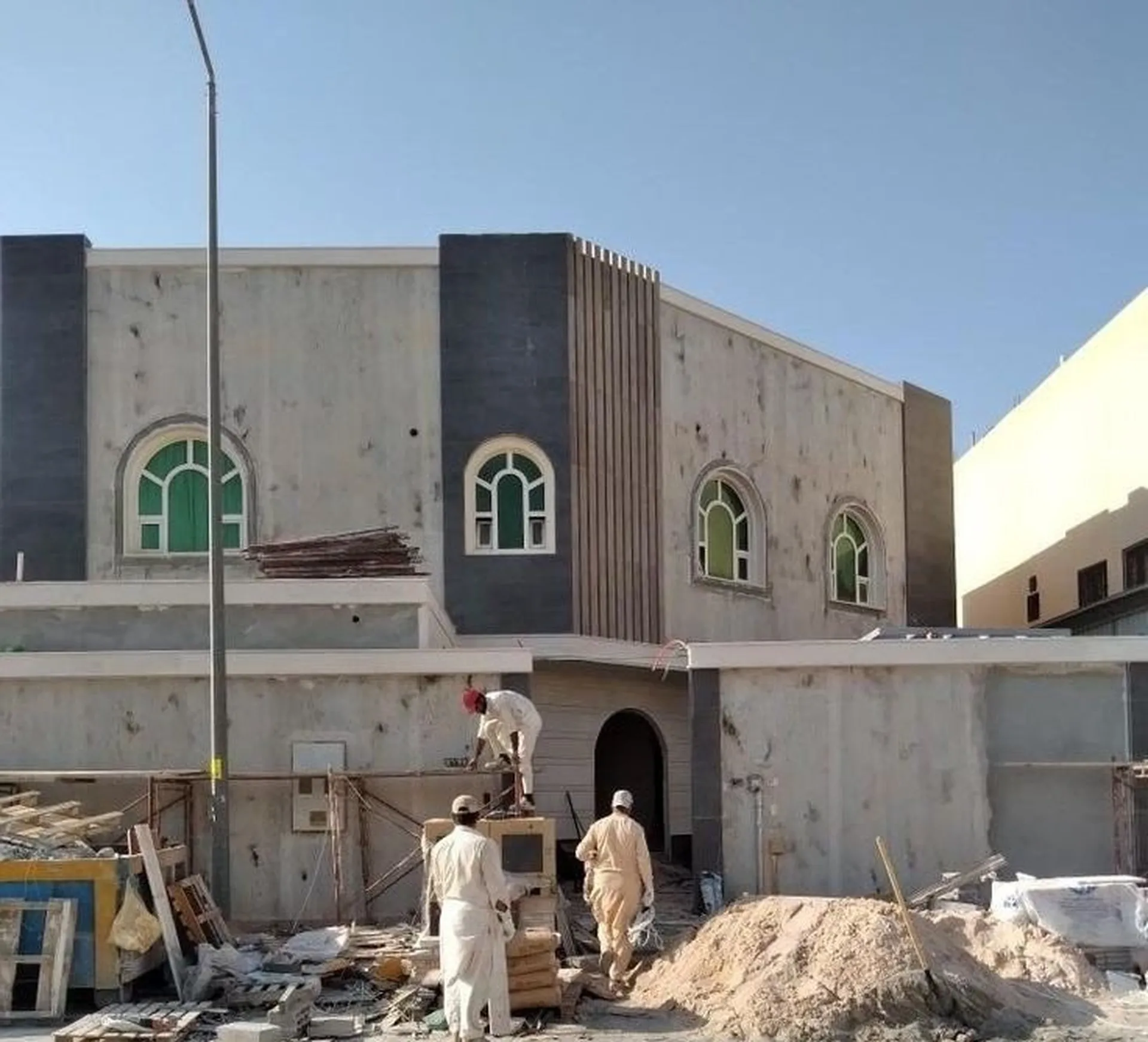 إعادة دهان وتشطيب شقة بعد الترميم